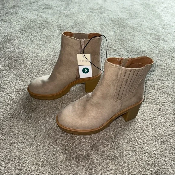 SOLD | NWT! Universal Thread - Women's Ankle Boots - Size 9, Tan/Cream - Picture 3 of 6